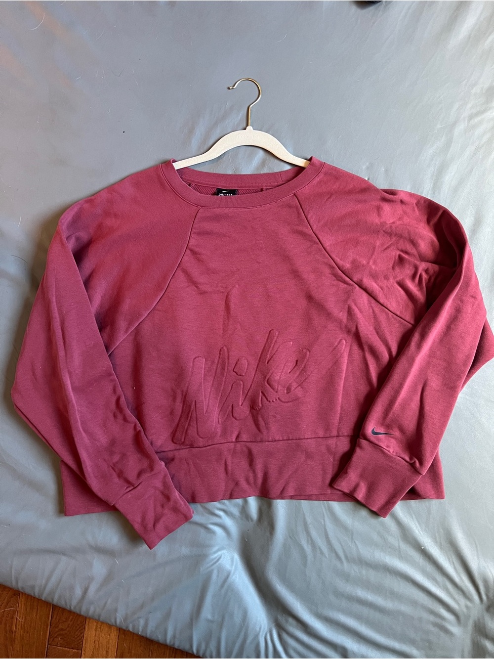 Nike Women's Embossed Crewneck crop Sweatshirt size XL